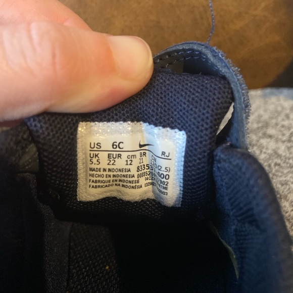 Nike toddler size 6 running shoes - Picture 5 of 6